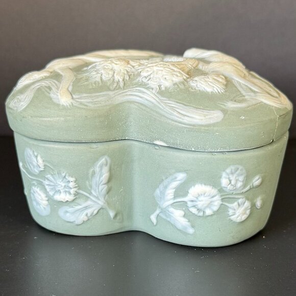 Schafer Vater Fairy & Floral  Heart Shape Jasperware Dresser/ Trinket Box - Picture 5 of 10